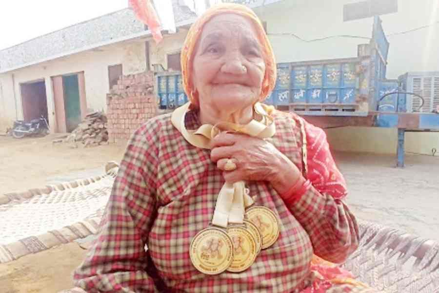 106-year-old-woman-bags-3-gold-medals-in-a-sports-event-guinness-book-record