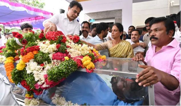 Minister KTR pays tribute to Saichand body