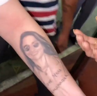 heroine-tamannaah-got-emotional-after-seeing-her-tattoo-on-fans-hand-viral-video1