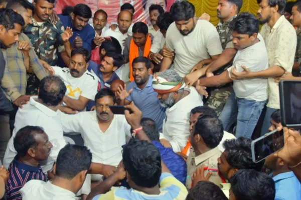 BJP leader Maheshwar Reddy sits on hunger strike